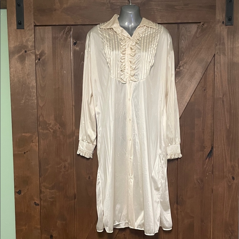 Elegant Cream Long-Sleeve Dress